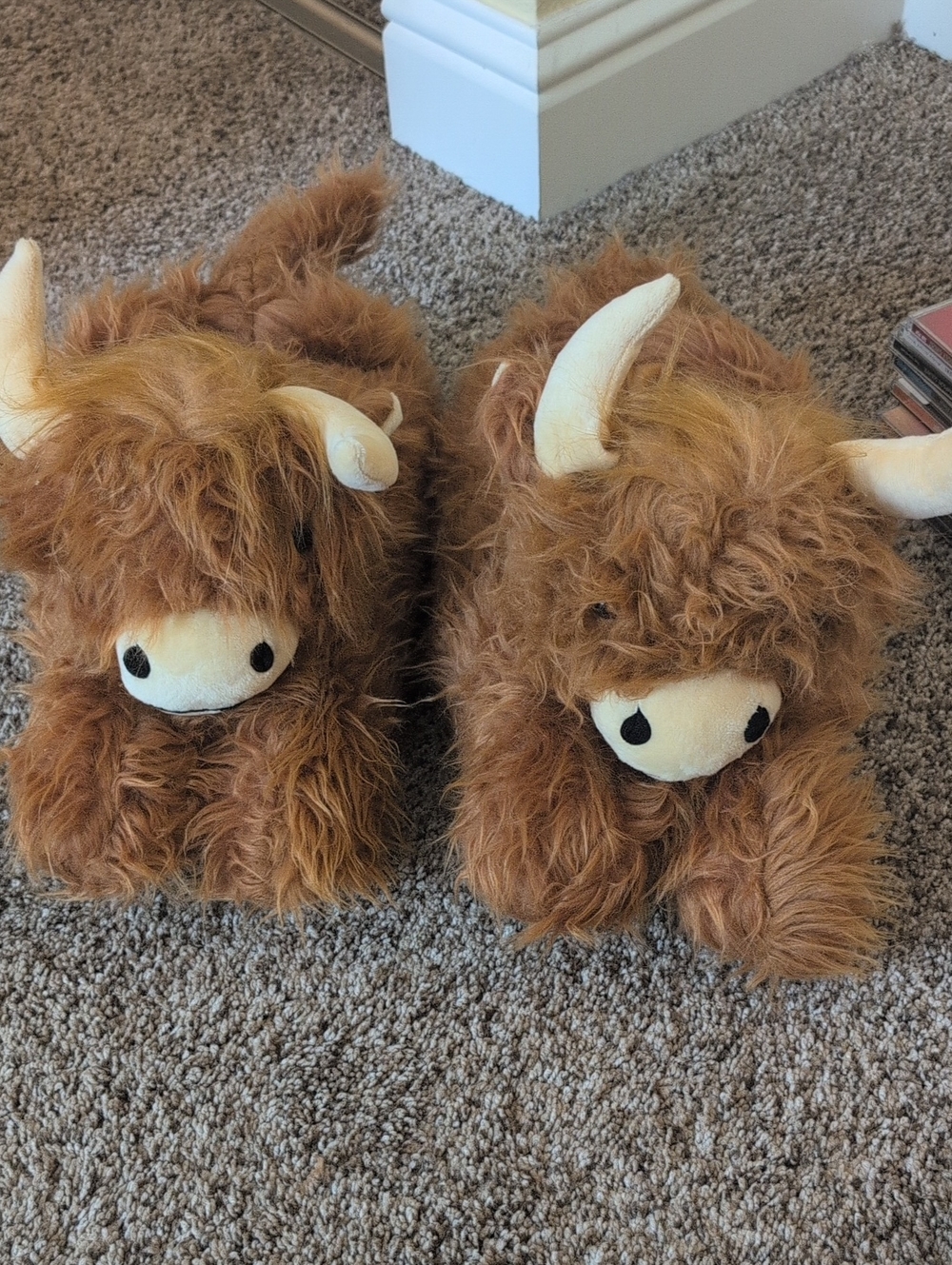 Plush Brown Highland Cow Slippers - Cozy Furry Slip-Ons